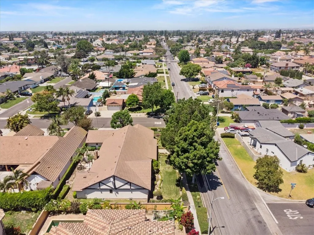 8560 Cherokee Drive, Downey, California 90241 home-pic-54